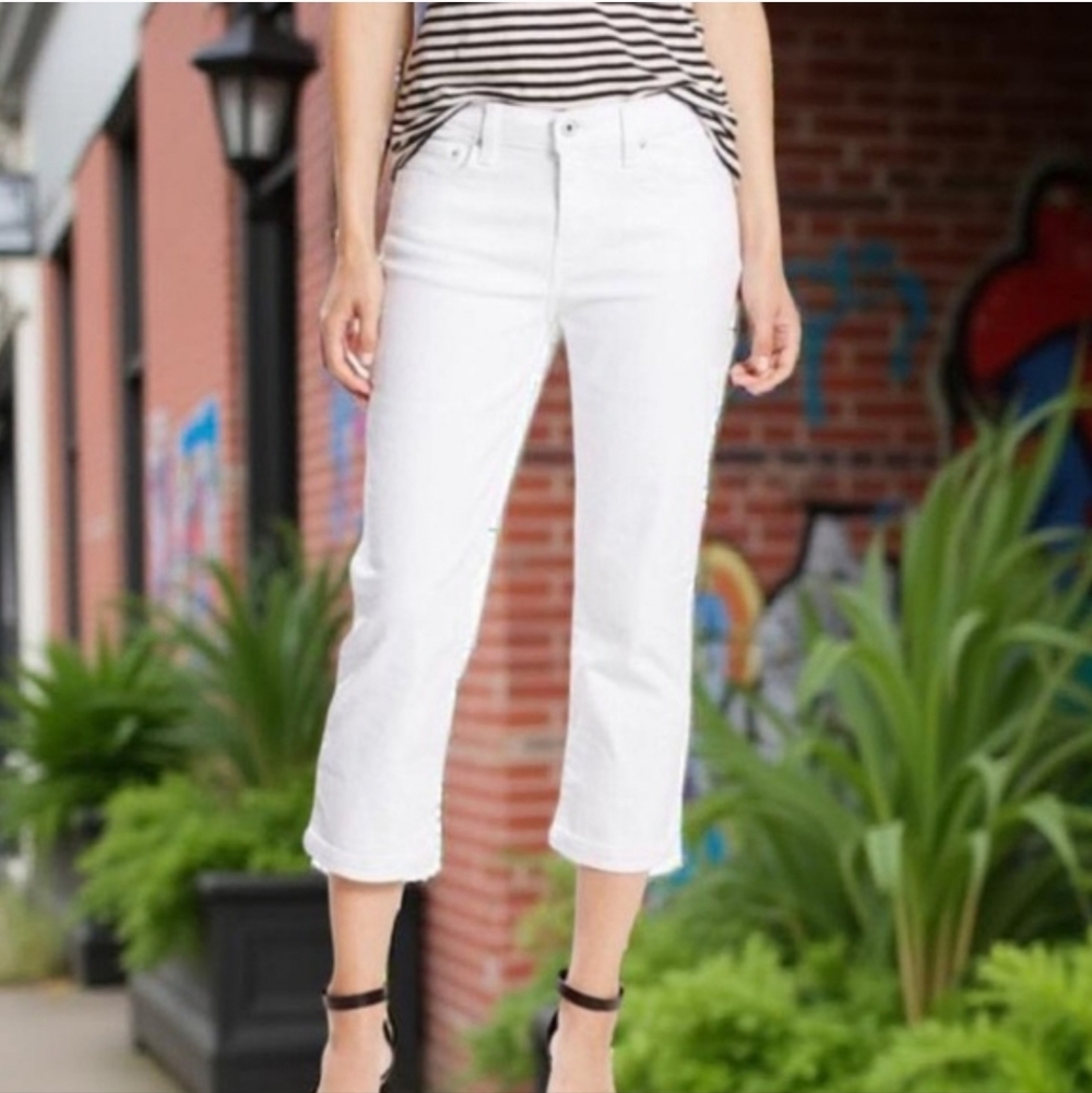 Levi's Ivory Denim Capris, Size‎ 12, 5-pocket, Rolled Hem, Logo, Button/zip
